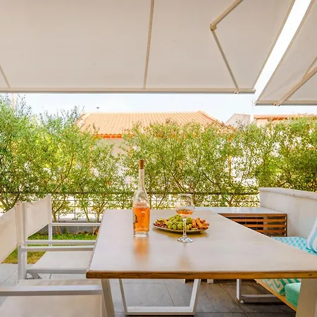 Aristi House Апартаменты
