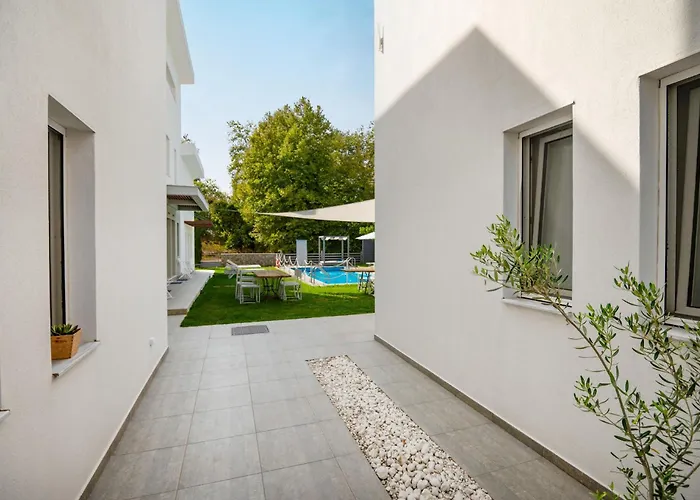 Aristi House
